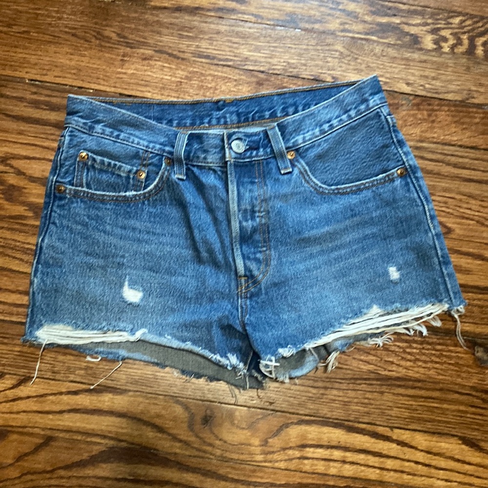 Women’s Levi 501 shorts size 27